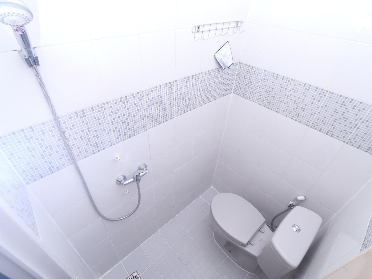 Hotel Kamar Keluarga Ungaran à Jakarta Extérieur photo