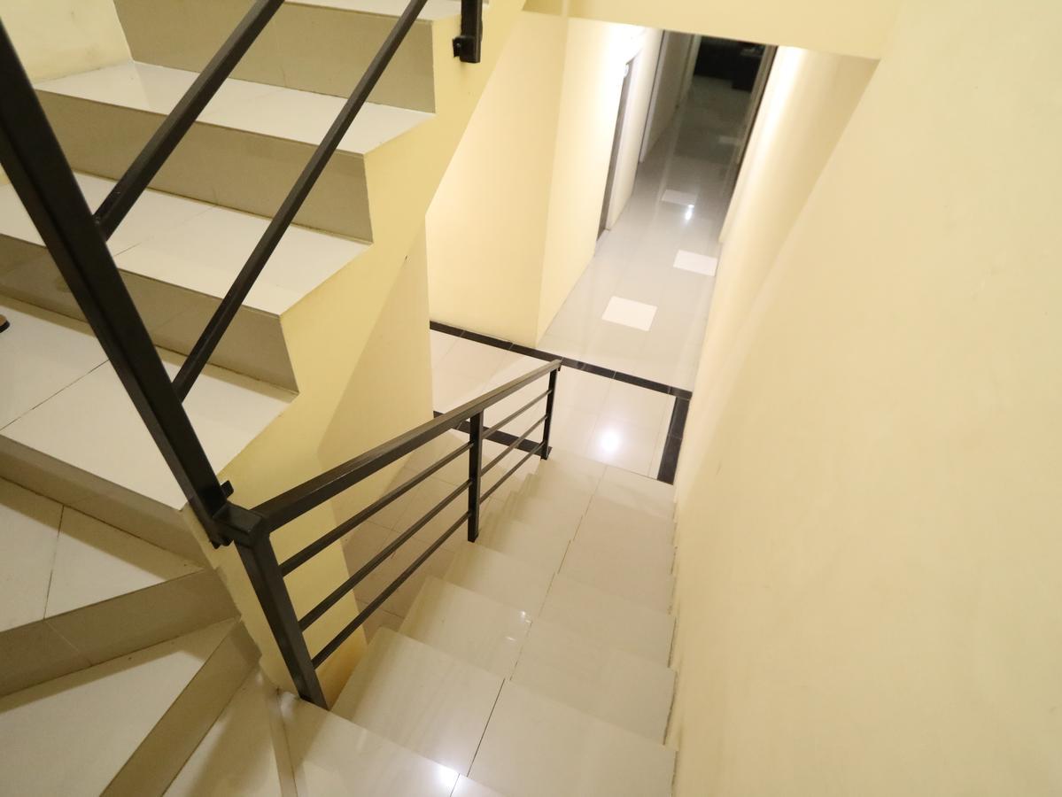 Hotel Kamar Keluarga Ungaran à Jakarta Extérieur photo